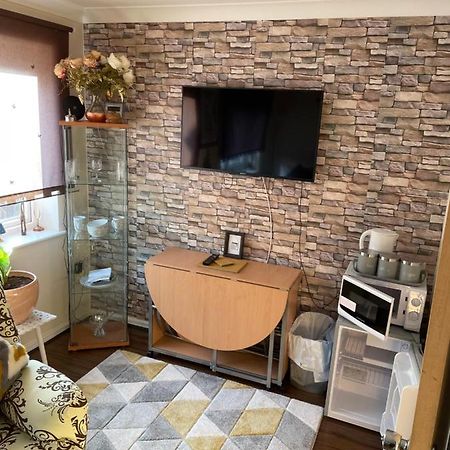 Tisi Choice Bed & Breakfast Northfleet Bagian luar foto