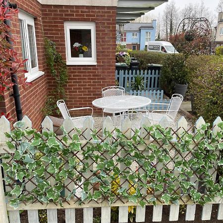 Tisi Choice Bed & Breakfast Northfleet Bagian luar foto