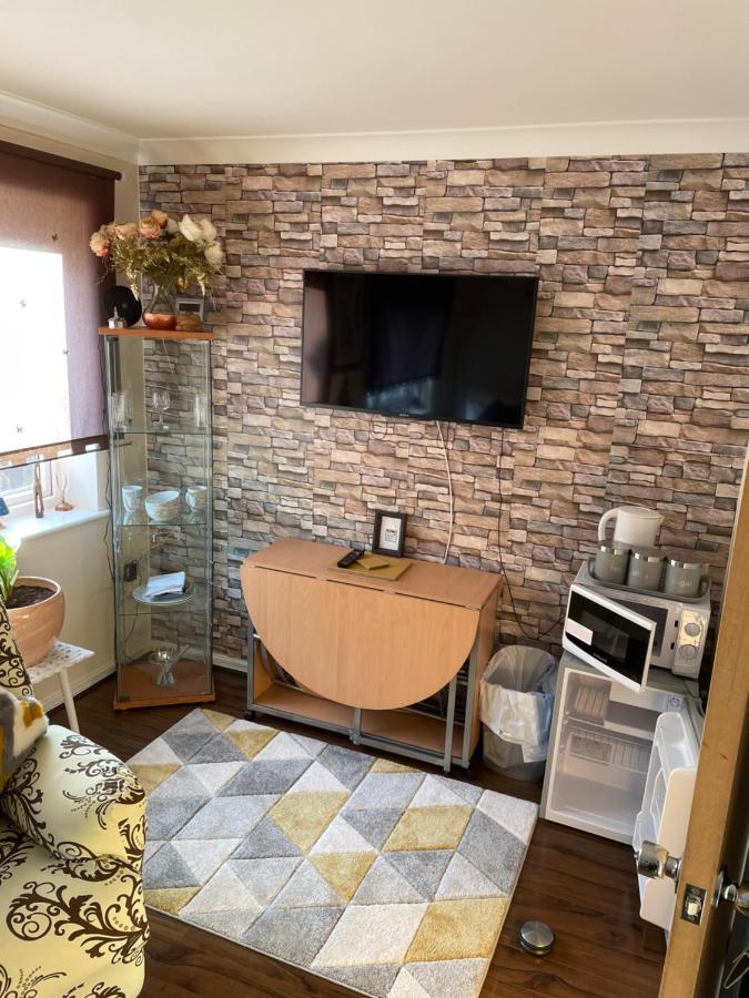 Tisi Choice Bed & Breakfast Northfleet Bagian luar foto