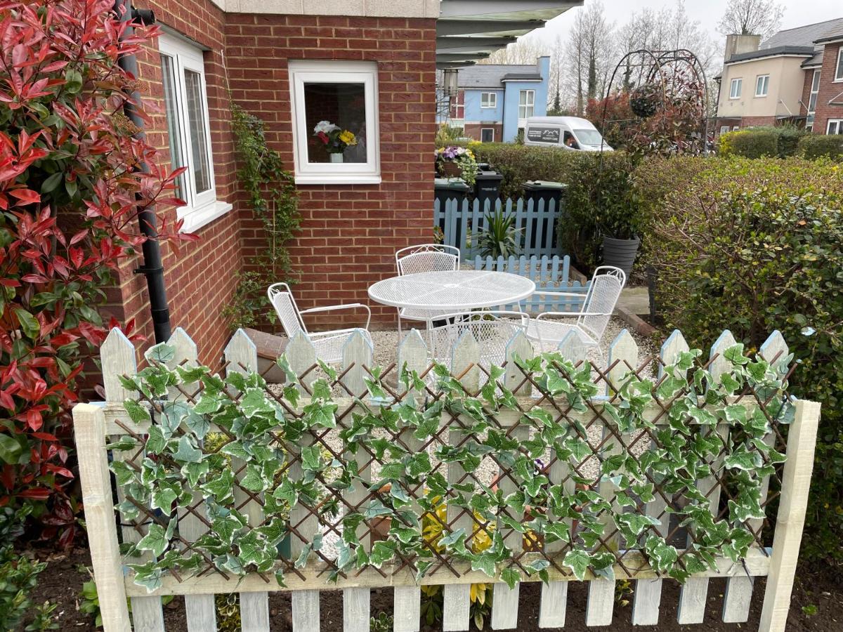 Tisi Choice Bed & Breakfast Northfleet Bagian luar foto